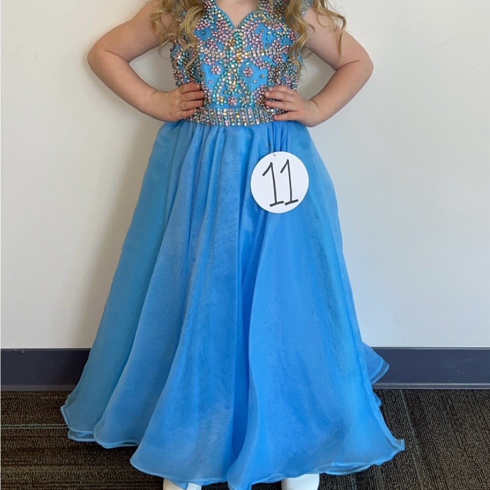 Children’s pageant dress, size 4. EXCELLENT CONDITION, worn twice.